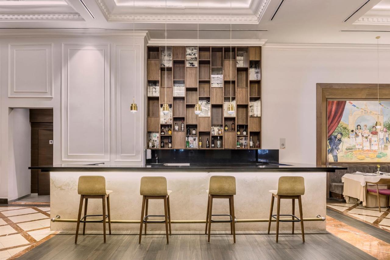 Fiesta Americana Меріда Екстер'єр фото The bar at the hotel